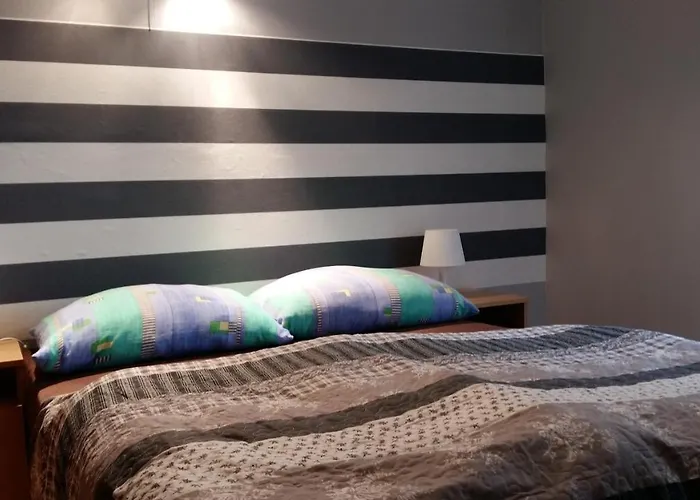 Nocleg ze śniadaniem I Restauracja U Zdzicha Rowy (Pomerania)